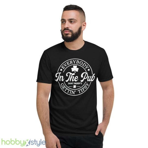 Funny St Pattys Day Tshirt, Everybody In The Pub Getting Tipsy - Short Sleeve T-Shirt
