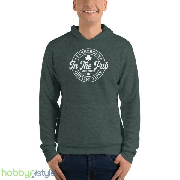 Funny St Pattys Day Tshirt, Everybody In The Pub Getting Tipsy - Unisex Fleece Pullover Hoodie-1