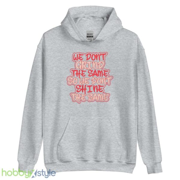 we dont grind the same so we dont shine the same tshirt - Unisex Heavy Blend Hooded Sweatshirt